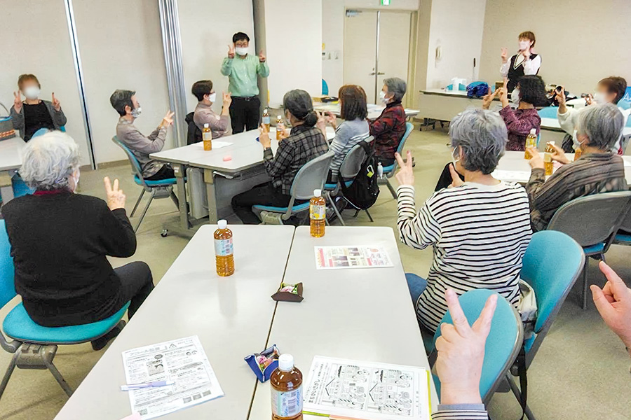 市民センターで開催した介護予防の運動開催風景