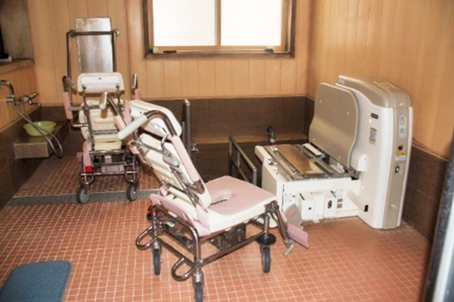 デイサービスセンターおきだてのお風呂の介助器具