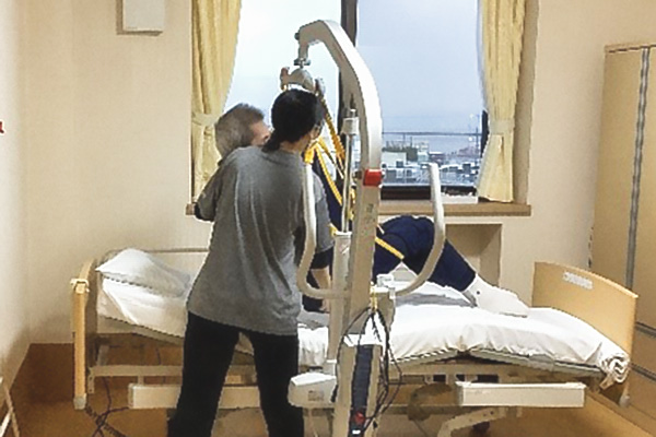 ノーリフティングケアで介助されている利用者