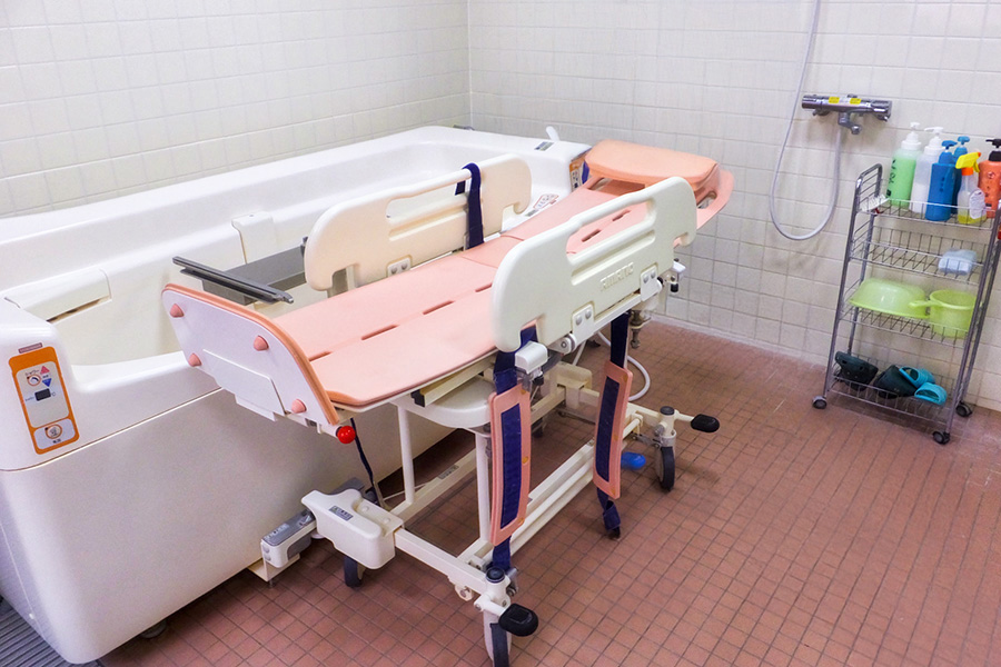 特別養護老人ホームおきだて苑のお風呂と介助器具