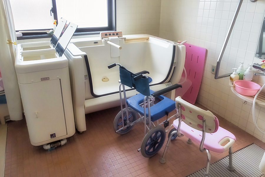 特別養護老人ホームおきだて苑のお風呂と介助器具